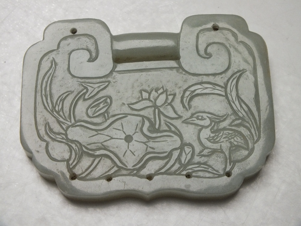 A LARGE CHINESE CELADON JADE BUCKLE / PENDANT, finely carved in shallow relief with bird and foliate - Image 4 of 4