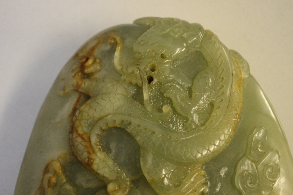 A CHINESE JADE DRAGON, L 11 cm, W 12 cm - Image 2 of 3