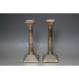 A MODERN PAIR OF HALLMARKED SILVER CANDLESTICKS - BIRMINGHAM 1967, having filled bases, H 25 cm