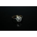 A HALLMARKED 18 CARAT GOLD DIAMOND CLUSTER RING, ring size S