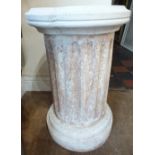 A STONE LOW CORINTHIAN STYLE COLUMN, H 60 cm