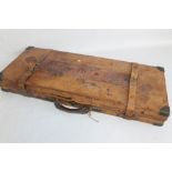 A CHARLES HELLIS & SONS LEATHER COVERED OAK DOUBLE GUN CARRY CASE with fitted red cloth interior.