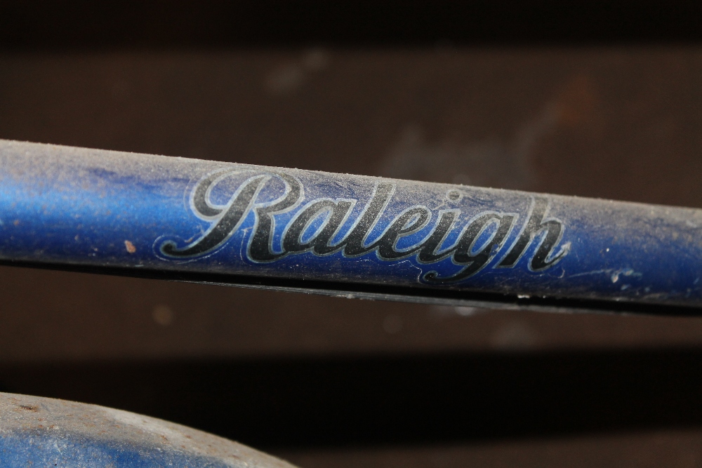 A VINTAGE LADIES "RALEIGH" BIKE, with blue painted frame - Image 2 of 4