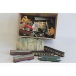 A COLLECTION OF '00' GAUGE RAILWAY ITEMS to include Hornby Class 35 Hymek D7063BR green and Class 0
