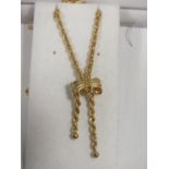 A HALLMARKED 9CT GOLD ROPE TWIST NECKLACE