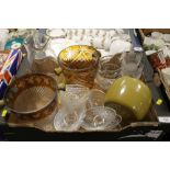 A TRAY OF GLASSWARE TO INCLUDE CUT AND COLOURED GLASS CHAMPAGNE BUCKETS