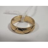 A HALLMARKED 9CT GOLD BAND