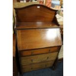 AN EARLY 20TH CENTURY MAHOGANY STUDENTS TYPE BUREAU