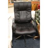 A MODERN BLACK SWIVEL OFFICE ARMCHAIR