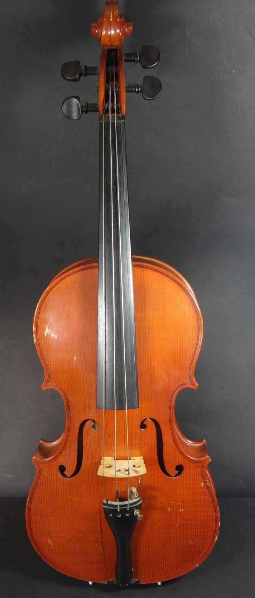 Violine , innen Etikette "Tartini Konzert Violine" Model Strradivarius 1725, Kratzer, einige