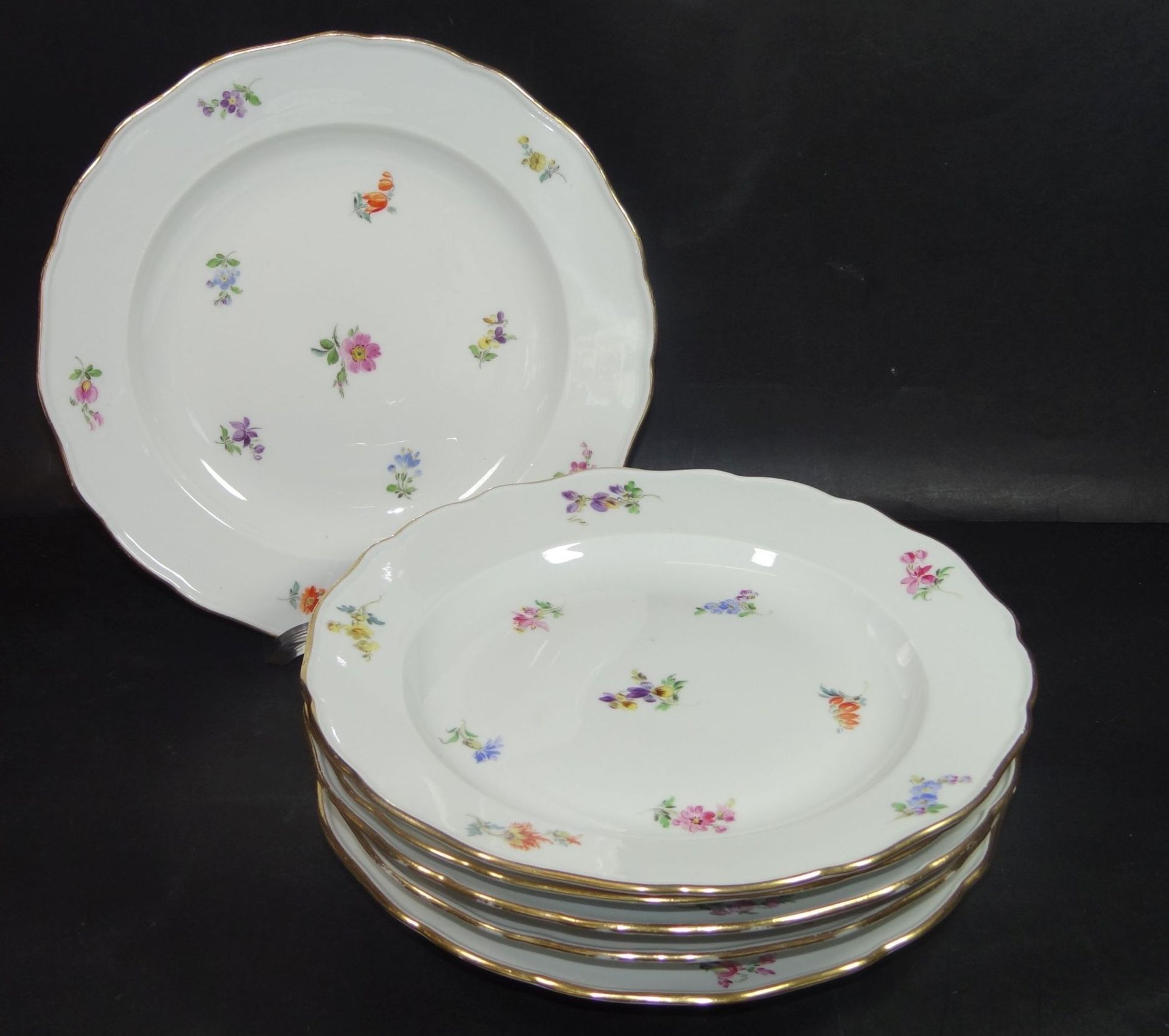 6 flache Teller "Meissen" Streublümchen, Schwertermarke, alle 1.Wahl, 19.Jhd.D-24,5 c