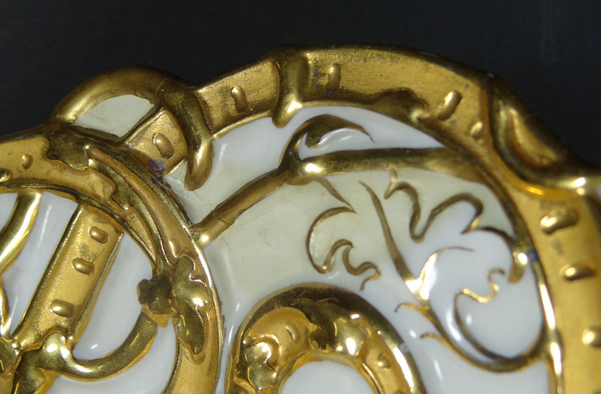 grosse Prunkschale "Meissen" Relief-und Goldstaffage, Schwertermarke, 1.Wahl, H-6 cm, D-29 cm, - Bild 6 aus 7