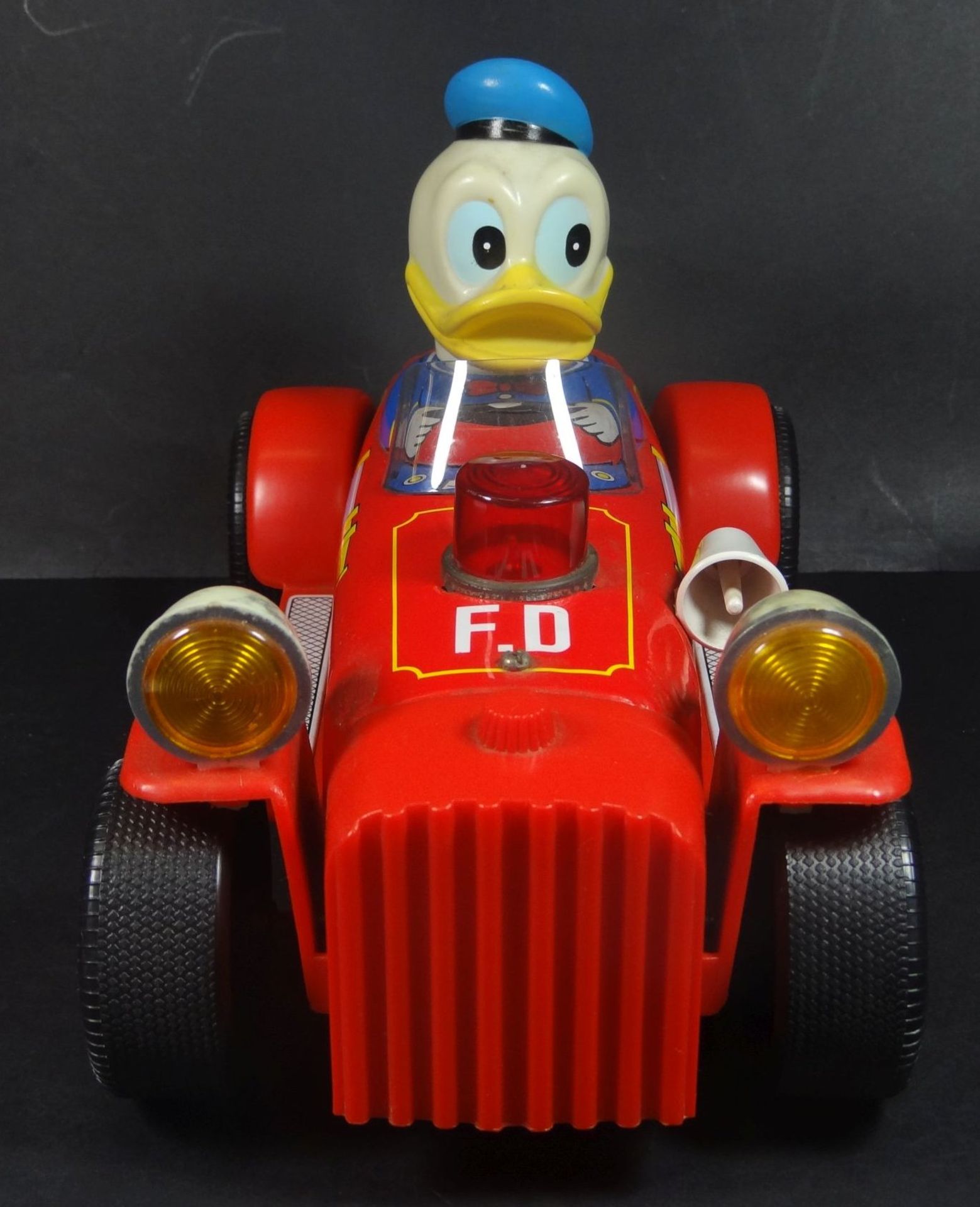 Feuerwehrauto mit Donald Duck "Modern Toys" Japan, optisch sehr gut erhalten, Batteriebtrieb nicht - Bild 2 aus 9