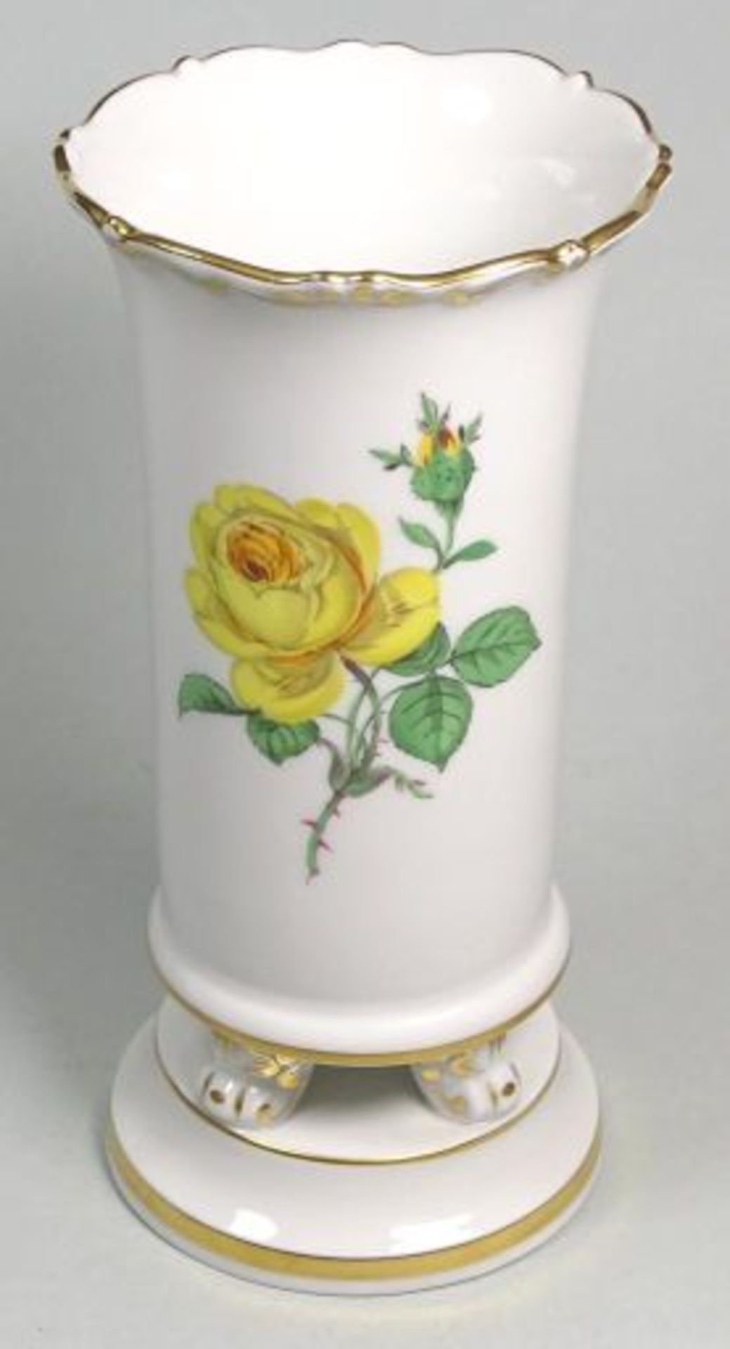 kl. Vase "Meissen" gelbe Rose, Schwertermarke durchschliffen, H-14,5 cm