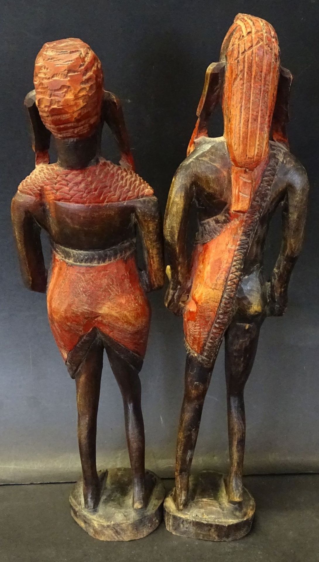 Paar Massai, farbig gefasst, Speer und Schild fehlen, H-31 cm, - Bild 5 aus 6