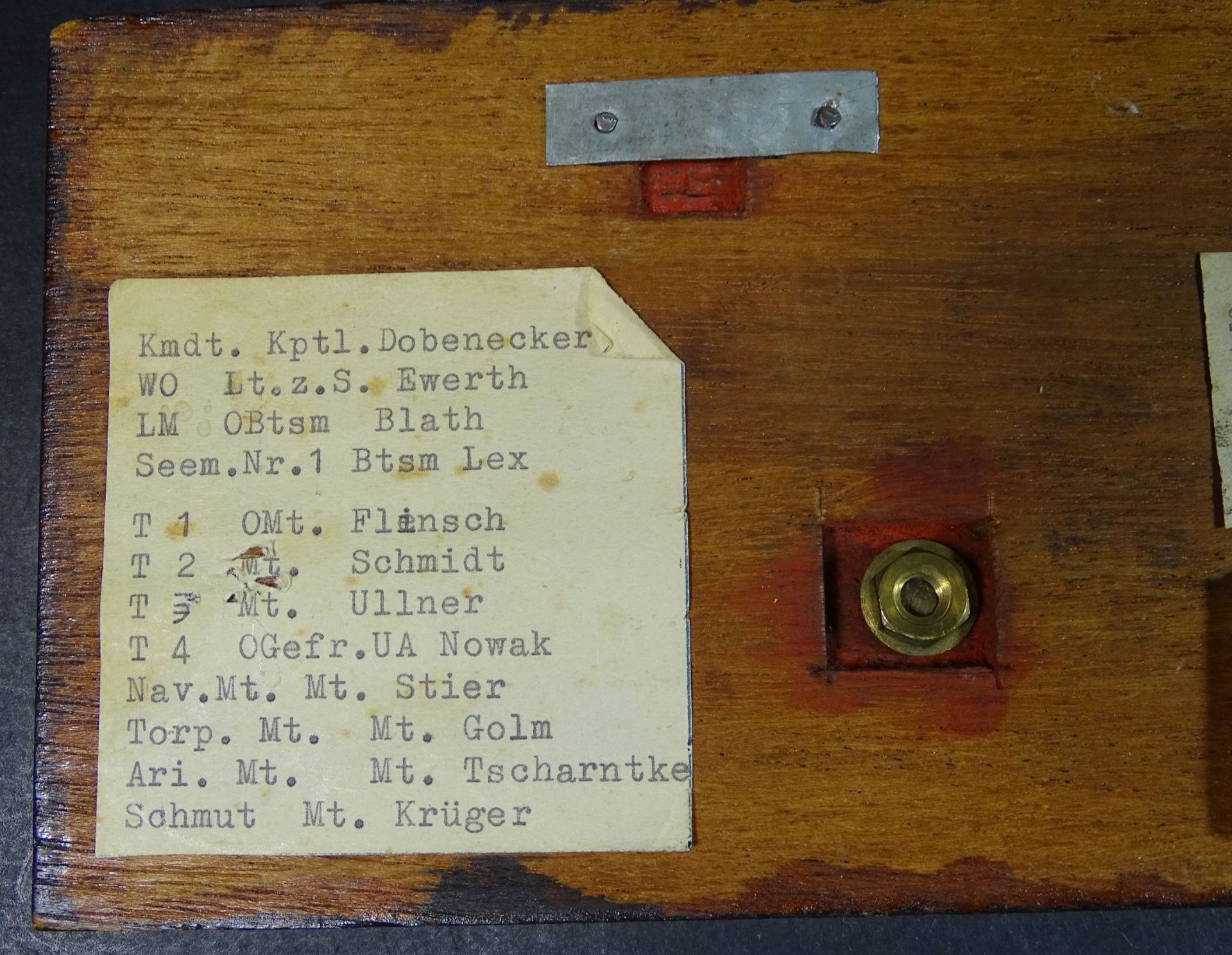 Kriegsschiff aus Kupfer auf Holzbrett, rückseitig Liste Besatzung, 10x35 c - Bild 3 aus 5