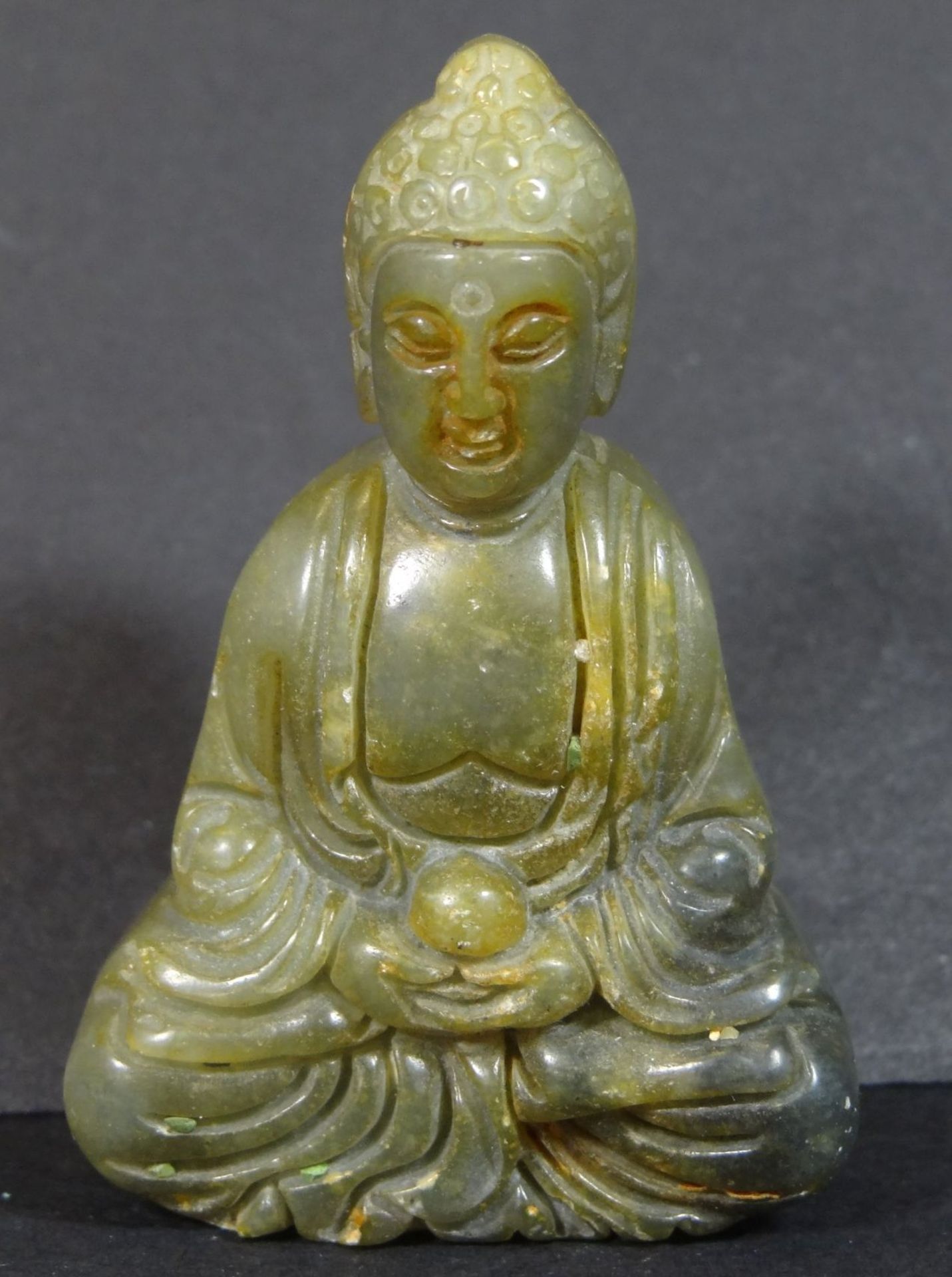 Jade-Schnitzerei, sitzender Buddha, H-6 cm