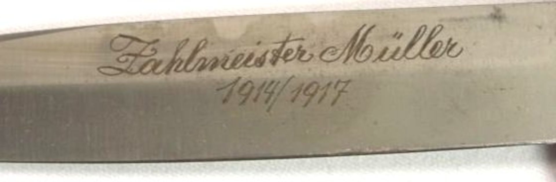 Jagdmesser in Lederscheide, Klinge mit Gravur "Zahlmeister Müller 1914/17", Horngriff, L-30cm. - Bild 2 aus 3