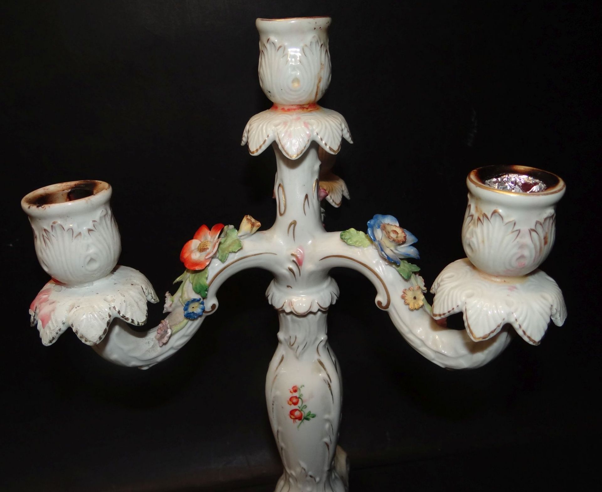 vierflammiger Kerzenhalter "Schierholz", mit aufgesetzten Blüten, einige mit Abplatzer, H-37 cm, D- - Bild 5 aus 6