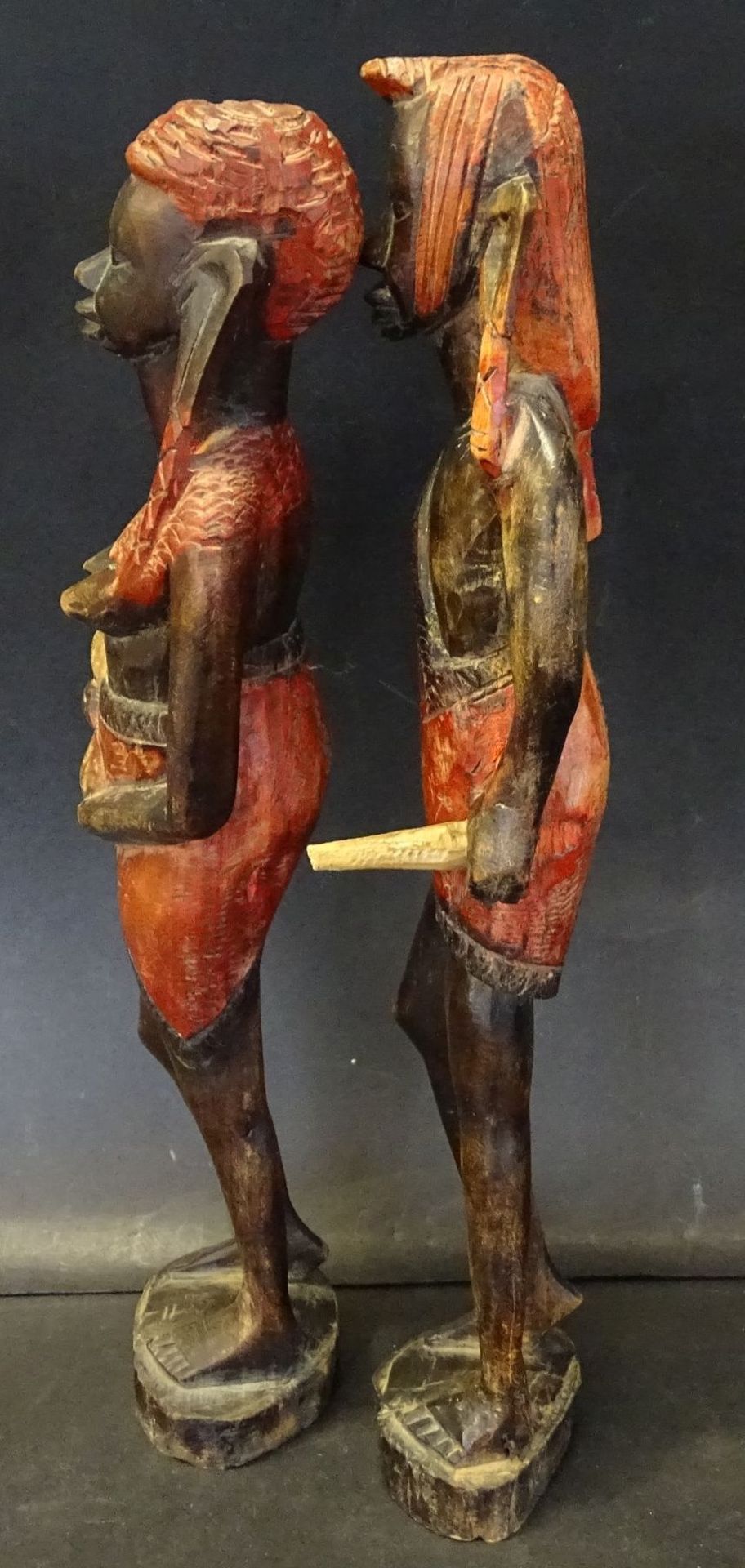 Paar Massai, farbig gefasst, Speer und Schild fehlen, H-31 cm, - Bild 3 aus 6