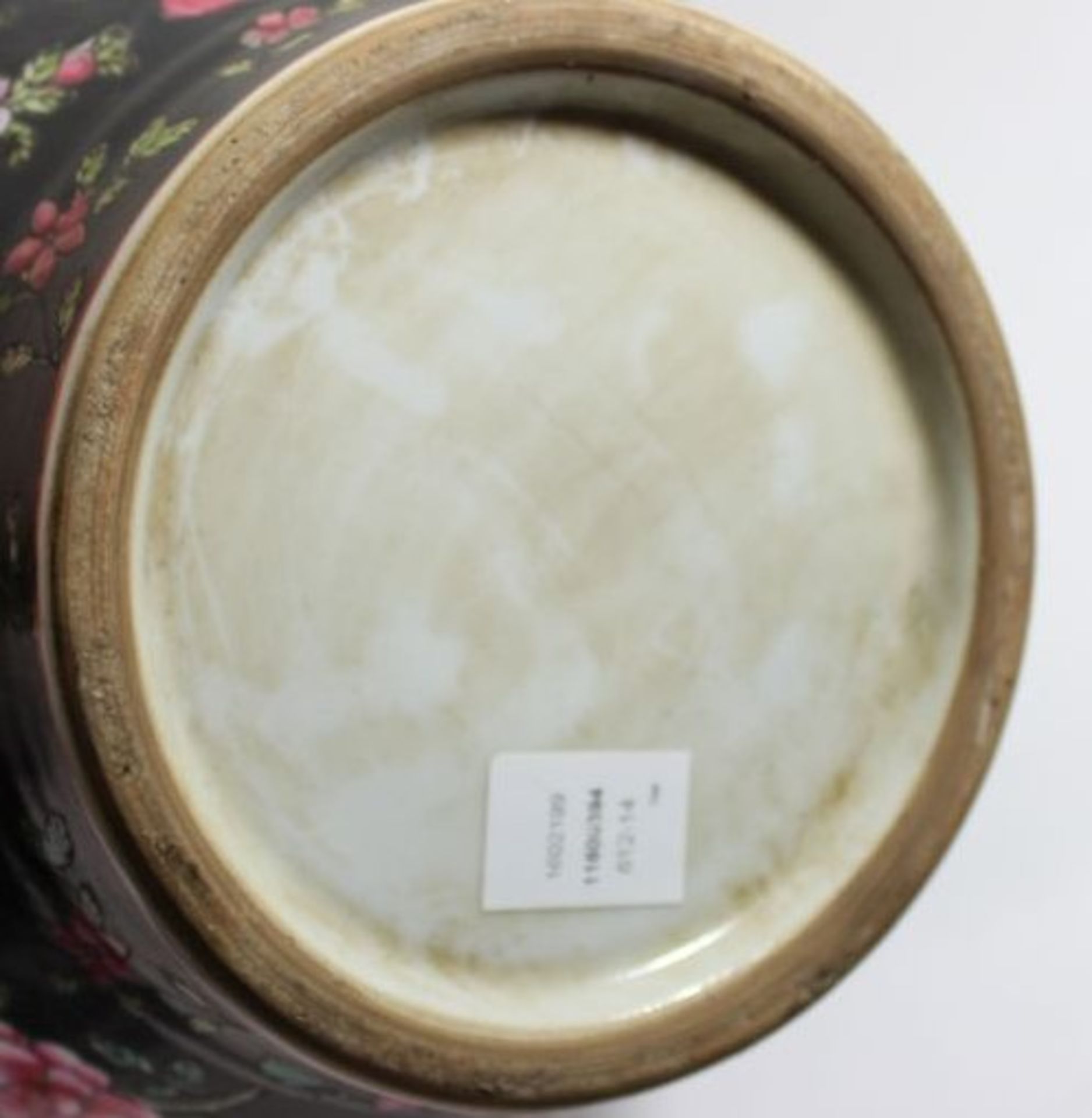 hohe Deckelvase, China, florales Dekor auf schwarzem Grund, Deckel mit Fu-Hund, älter, H-43cm. - Bild 4 aus 4