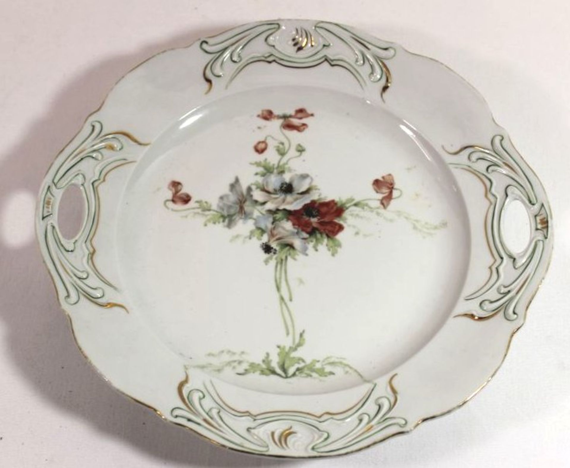 Jugendstil-Anbietteller, reliefierter Rand, florales Dekor, D-27,5cm, berieben.