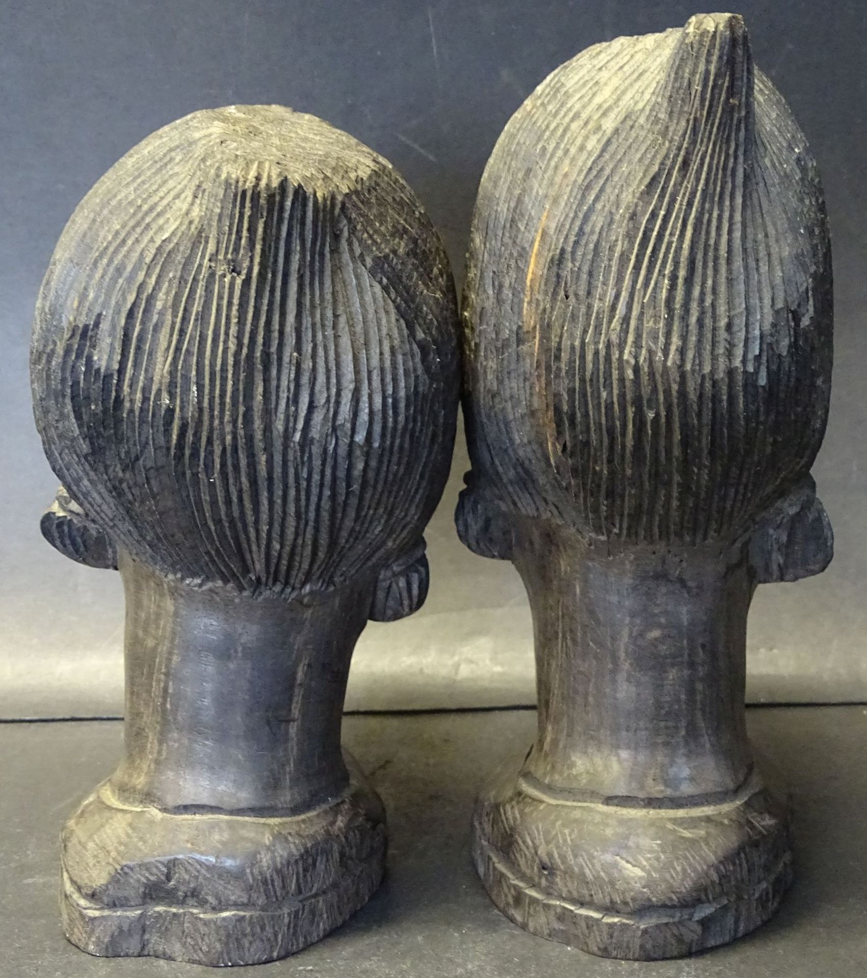 Paar Holz-Büsten, afrikanisches Paar, H-18 und 19 cm, Alters-u. Gebrauchsspure - Bild 3 aus 4