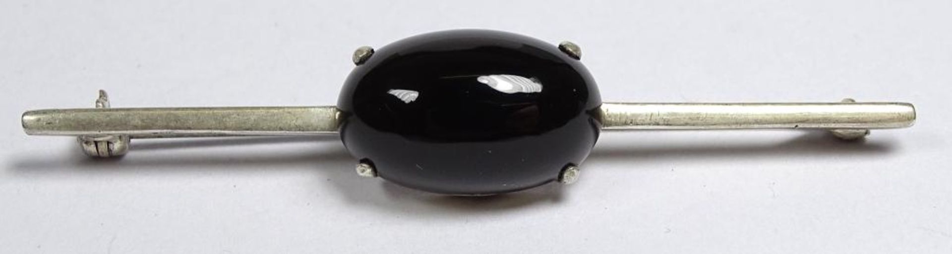 Brosche mit Onyx Cabochon,L-64mm, 5,6gr.