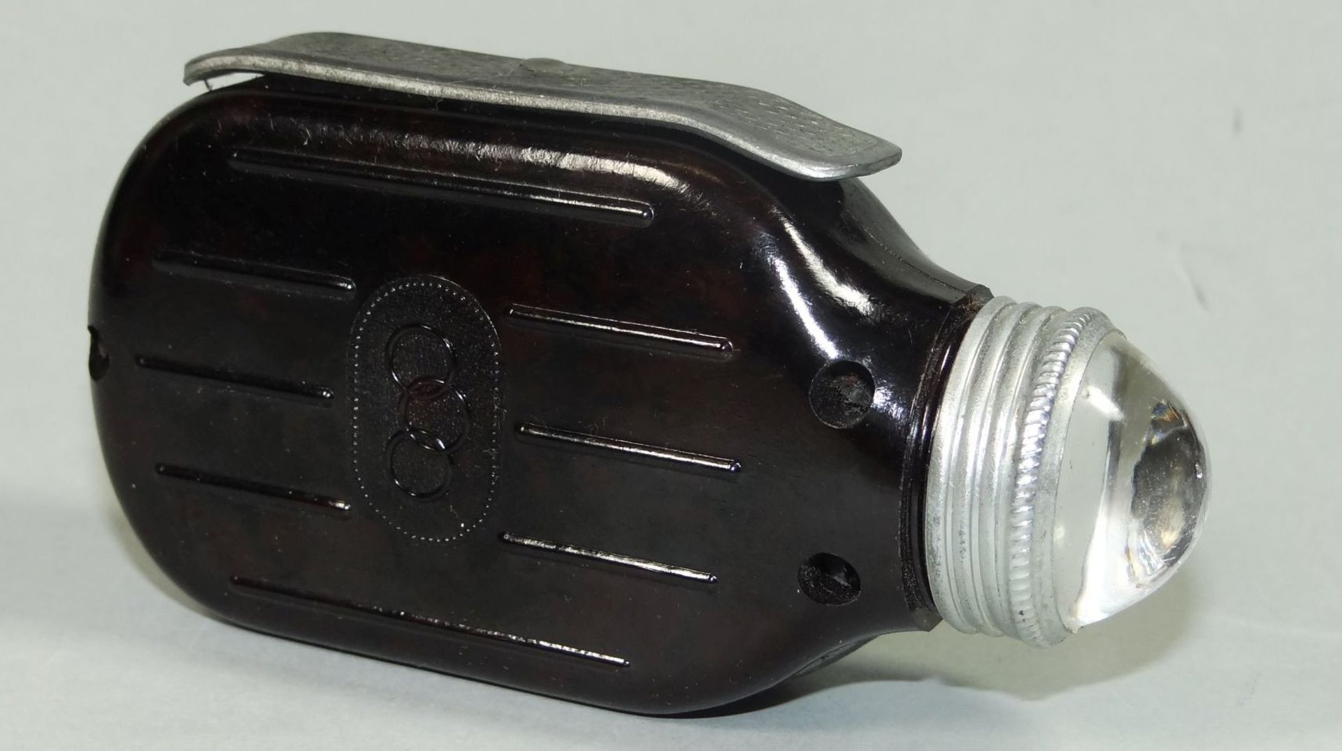 Dynamo-Handtaschenlampe in orig. Karton, Beschreibung, Ersatzbirnen, neuwertig und funktioniert - Bild 3 aus 4