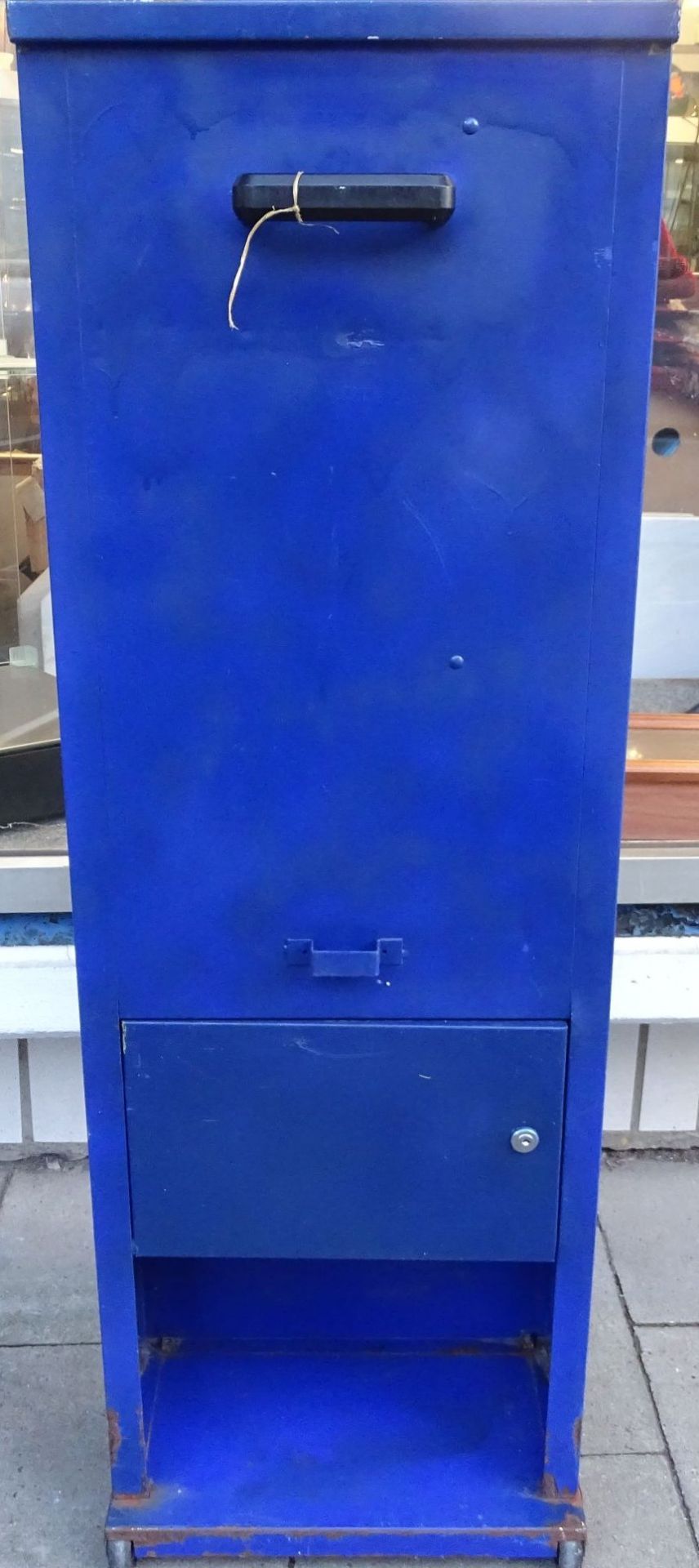 gr. Flummy-Automat, Metall, Einwurf 50 Cent, Schlüssel fehlen, H-120 cm, 22x40 cm, Marktautomat - Bild 5 aus 7