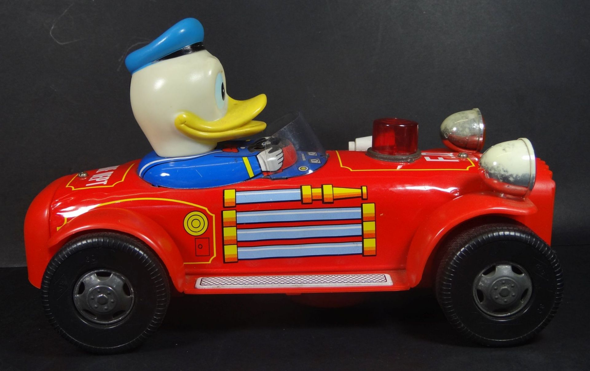 Feuerwehrauto mit Donald Duck "Modern Toys" Japan, optisch sehr gut erhalten, Batteriebtrieb nicht - Bild 3 aus 9