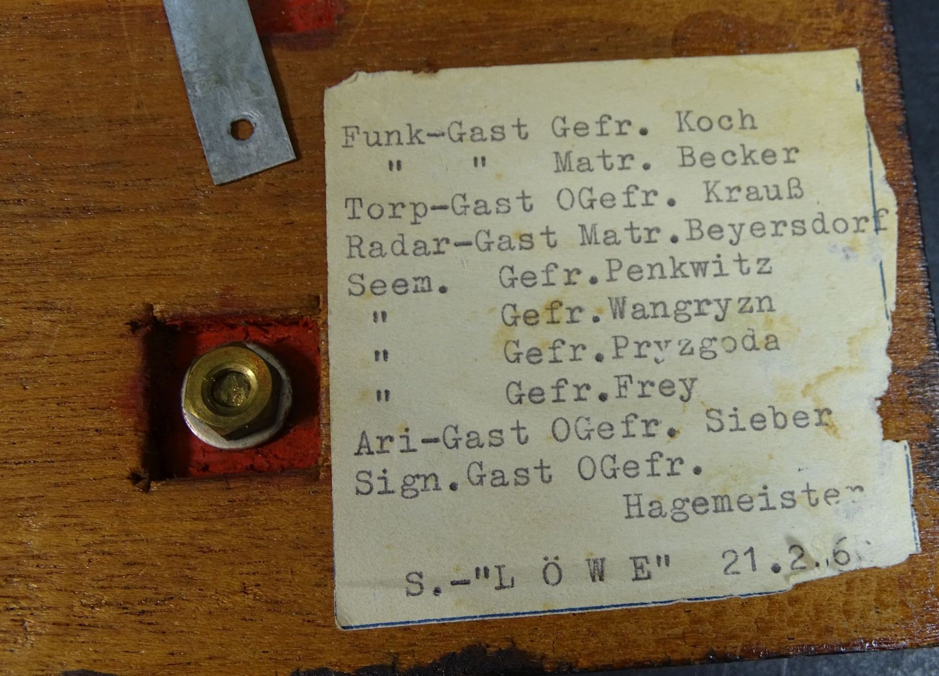 Kriegsschiff aus Kupfer auf Holzbrett, rückseitig Liste Besatzung, 10x35 c - Bild 5 aus 5