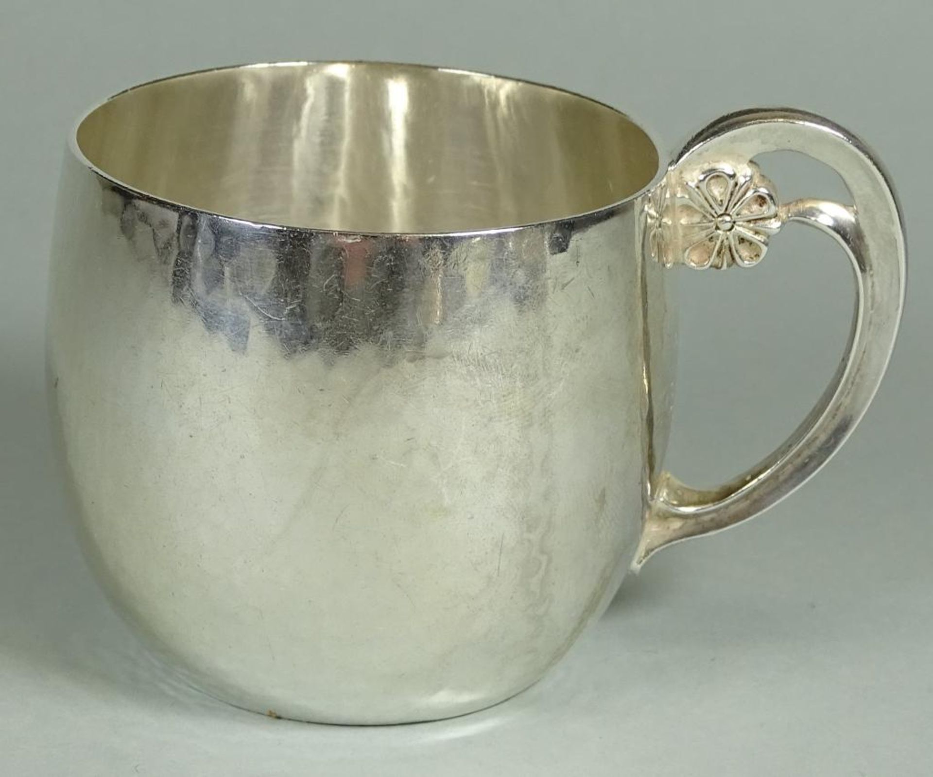 Massive Silber Tasse, 800er,Hammerschlagdekor,107gr.,eine Delle am Bodenrand,H-6,0cm