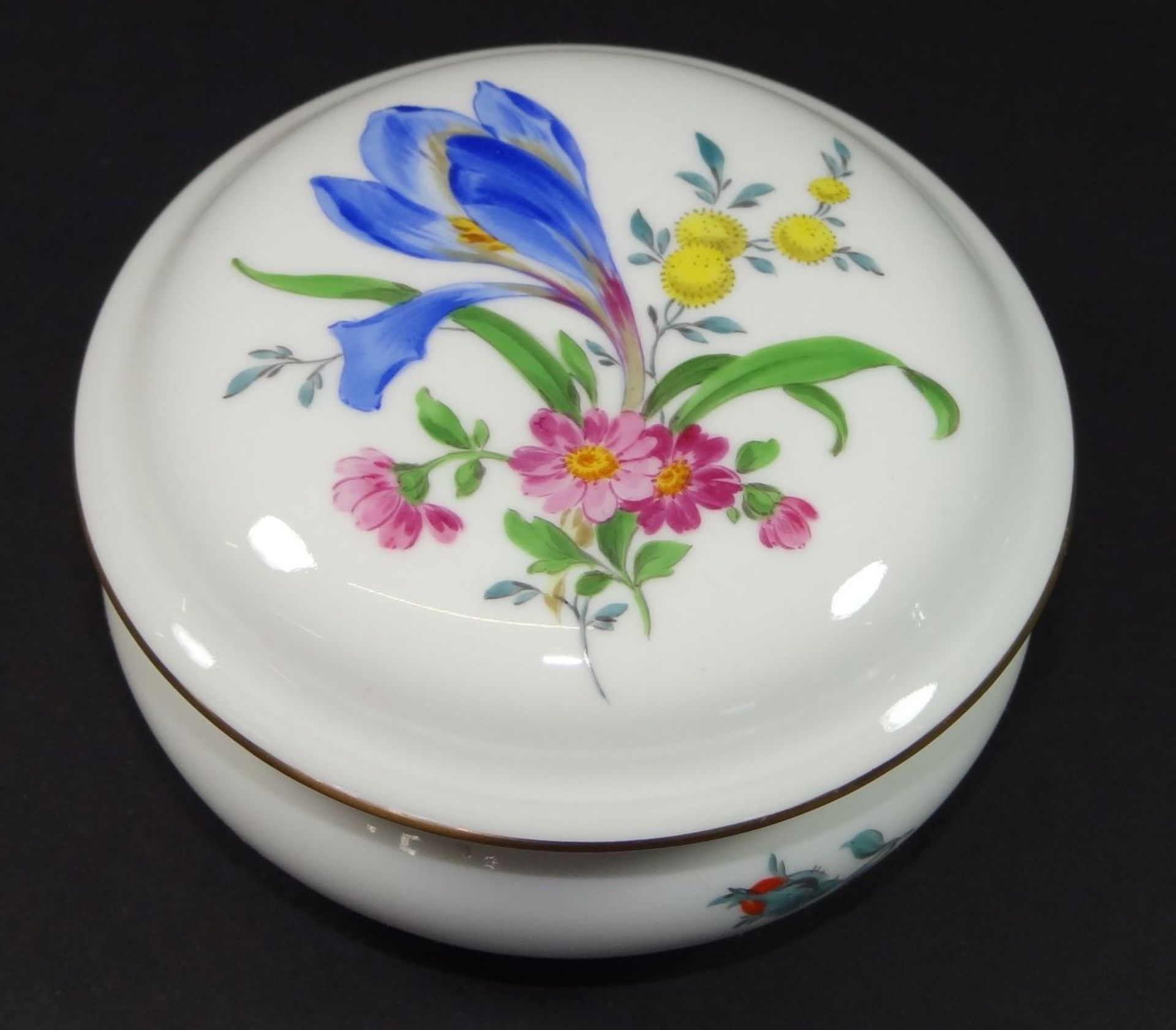 Deckeldose "Meissen" Blumenmalerei, Schwertermarke, H-5 cm, D-10 cm