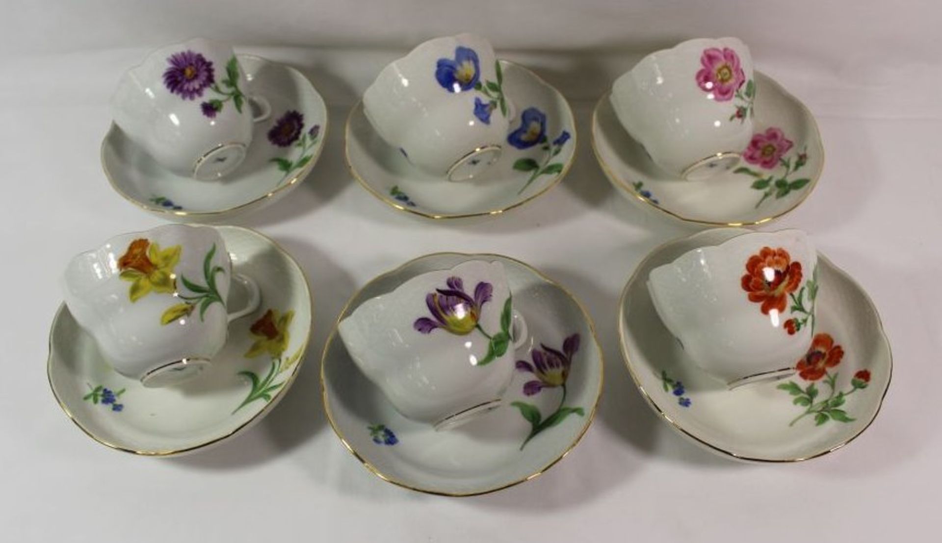 6x Tasse mit U.T., Meissen, Schwertermarke, Blumenbemalung, je 2 Schleifstriche, Tasse H-6,5cm.