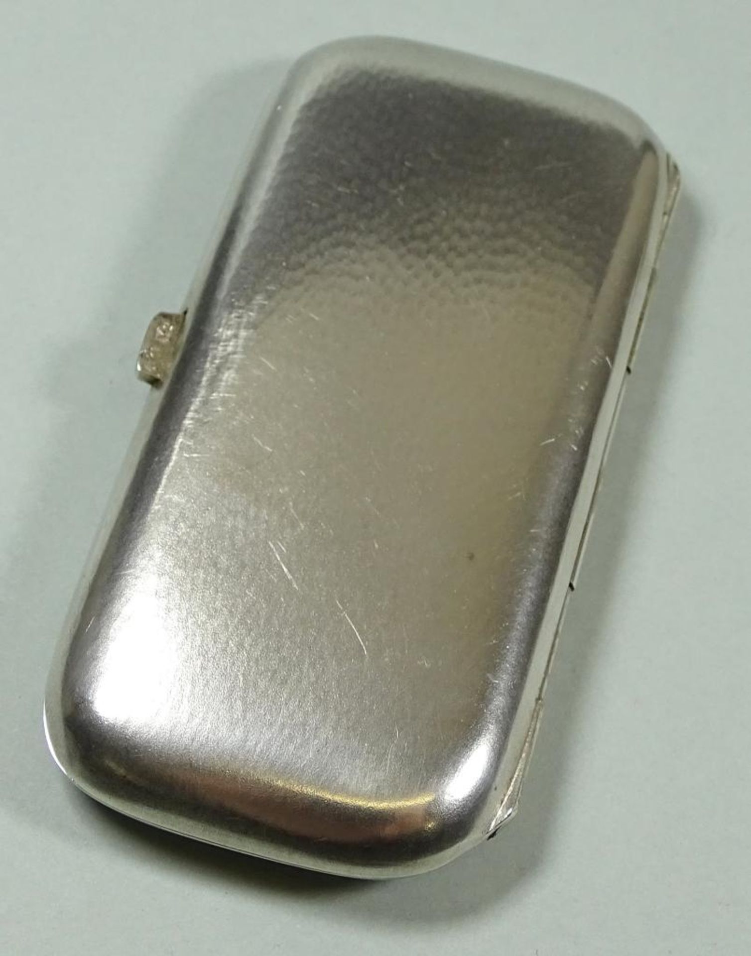 Schmale Zigaretten Dose,800er Silber,Hammerschlagdekor,Ziermonogramm, 51,4gr., 9,0x4,2cm - Bild 2 aus 4
