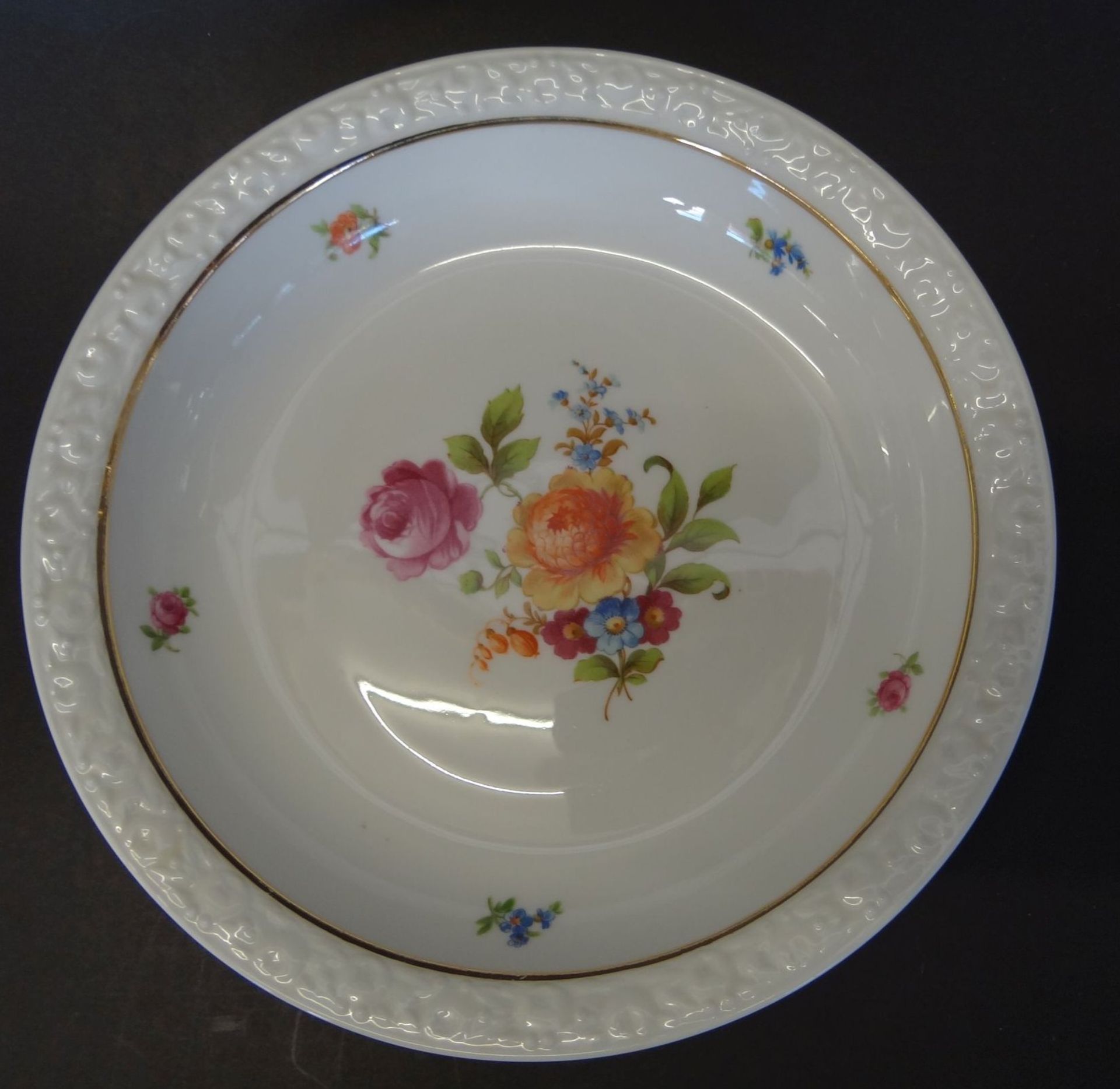 runder tiefer Teller "Rosenthal" Form Maria mit Blumen, D-20,5 cm