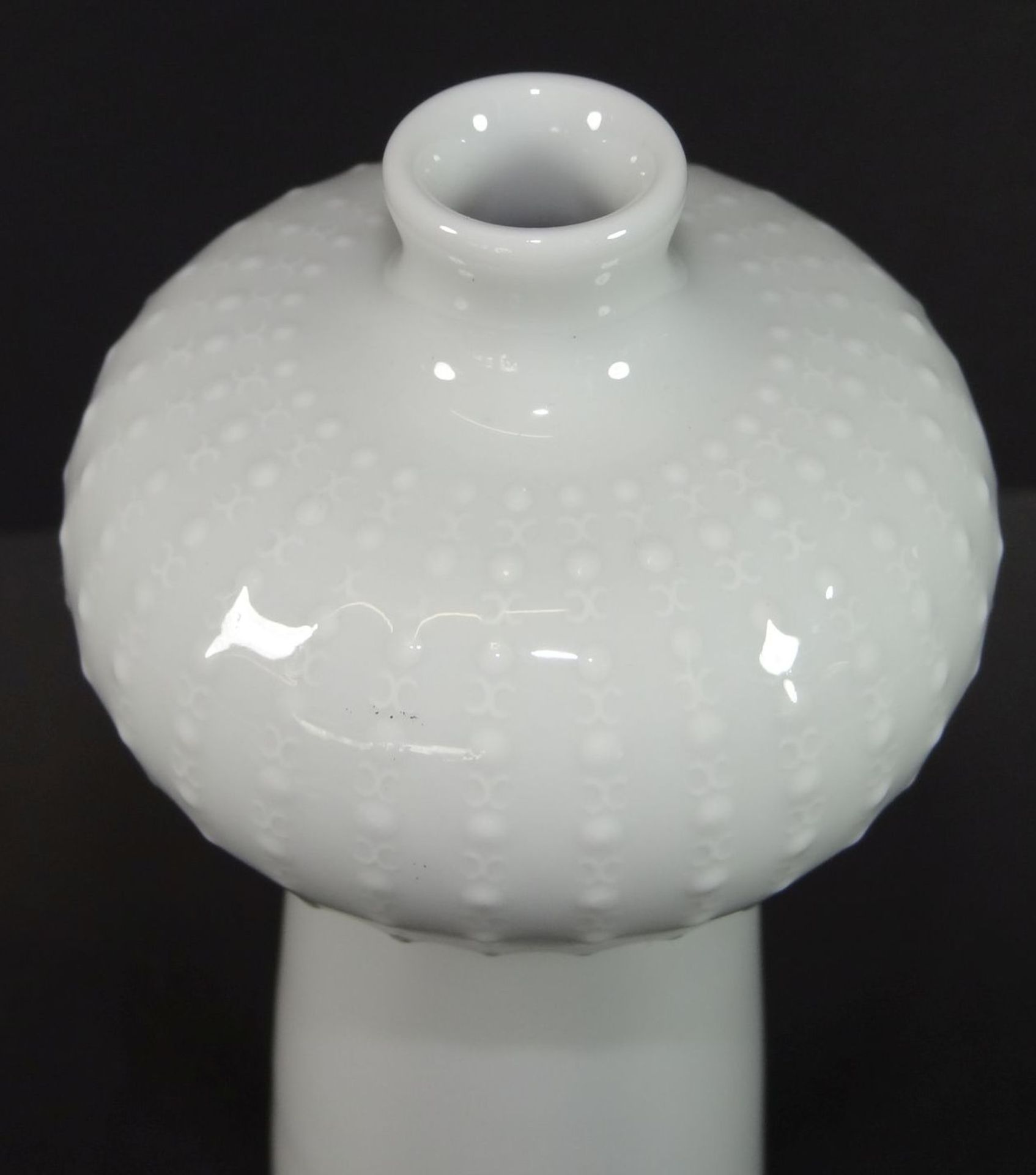 weisse Vase "Meissen" Schwertermarke, H-19 cm - Bild 2 aus 4