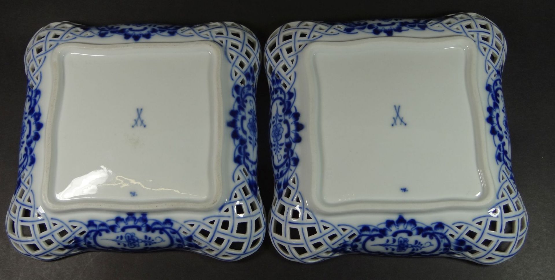 2x Zwiebelmuster-Schalen "Meissen", 19.Jhd., minimale Abplatzer , H-4 cm, 18x18 cm - Bild 5 aus 6