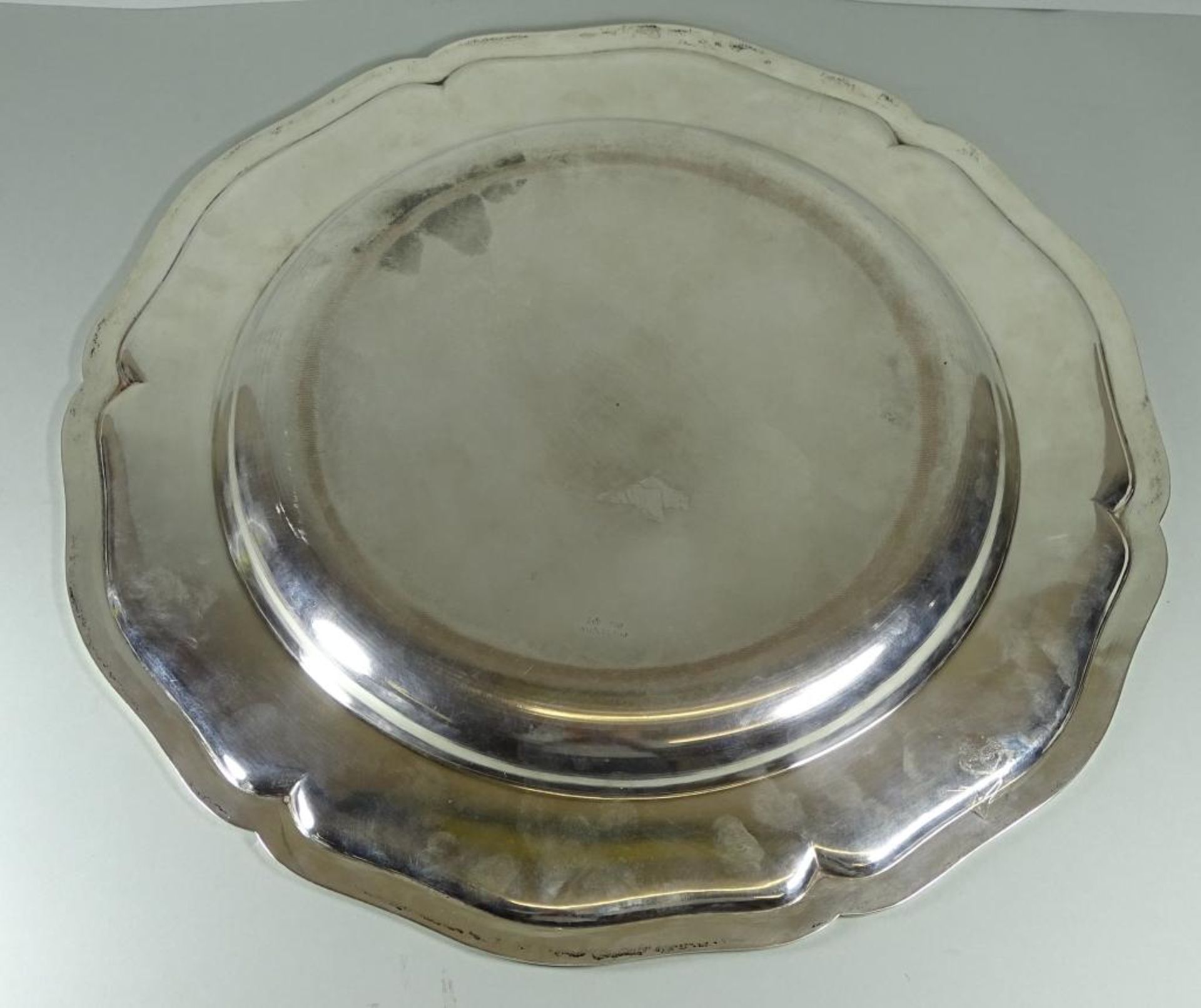 Große runde Platte,800er Silber,Otto Schneider, 930gr.,d-36,5cm,mit Adelswappen,guter Zustan - Bild 2 aus 5