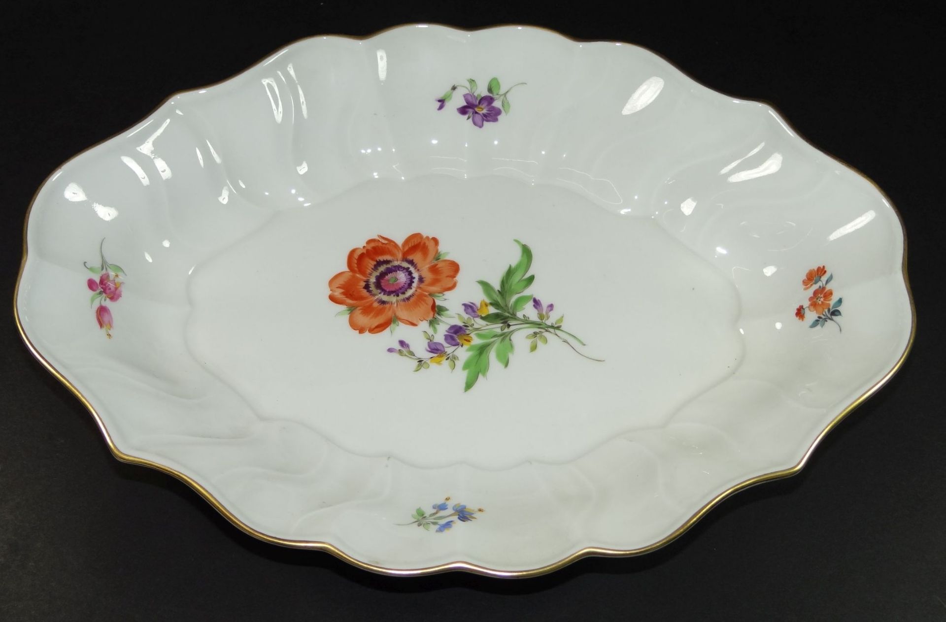 ovale Schale, Meissen,Schwertermarke,durchschliffen,Blumenmalerei, H-4 cm, 26x18 cm