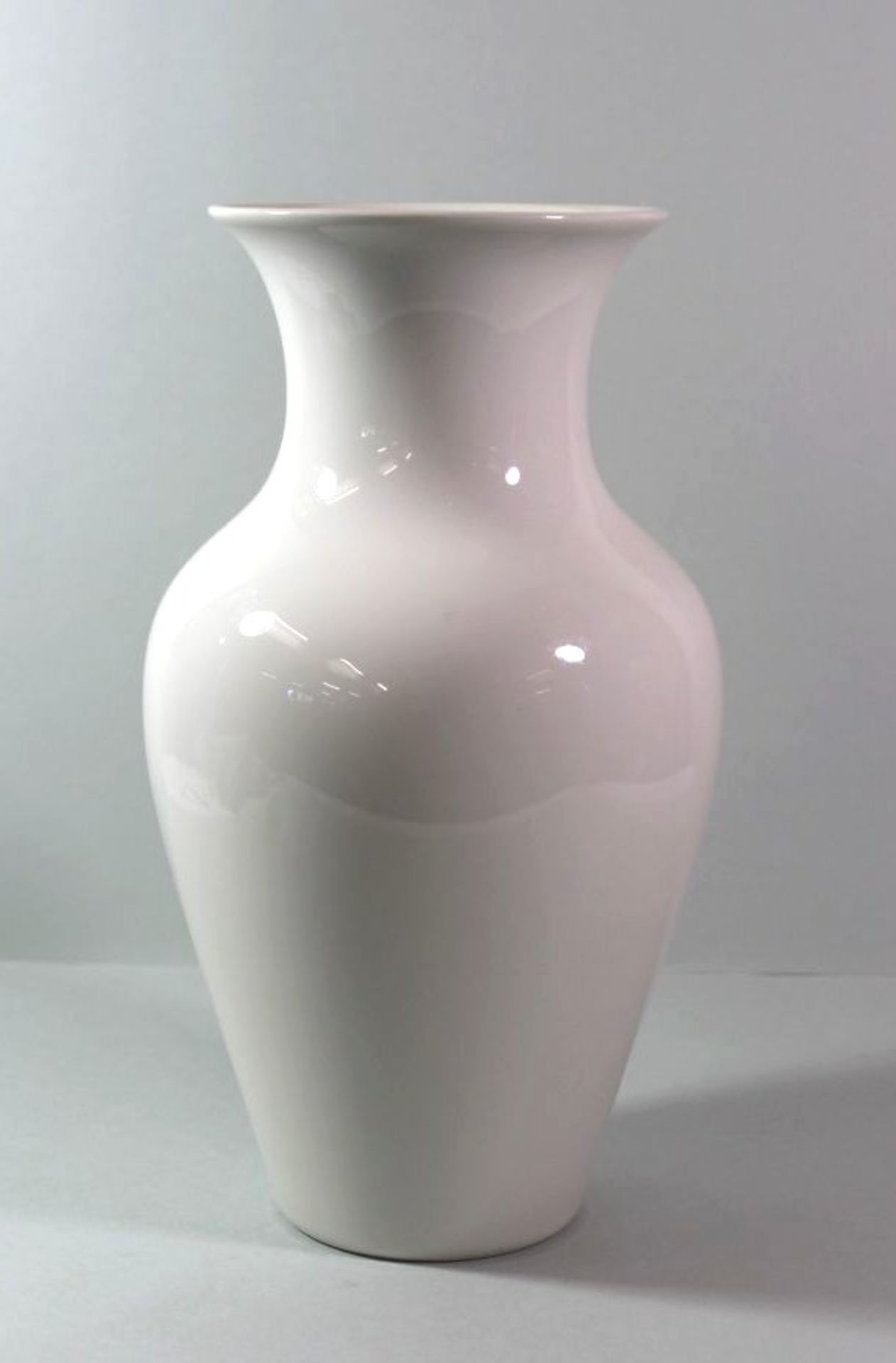 hohe Vase, KPM Berlin, Szeptermarke, Weißporzellan, H-27,5cm.