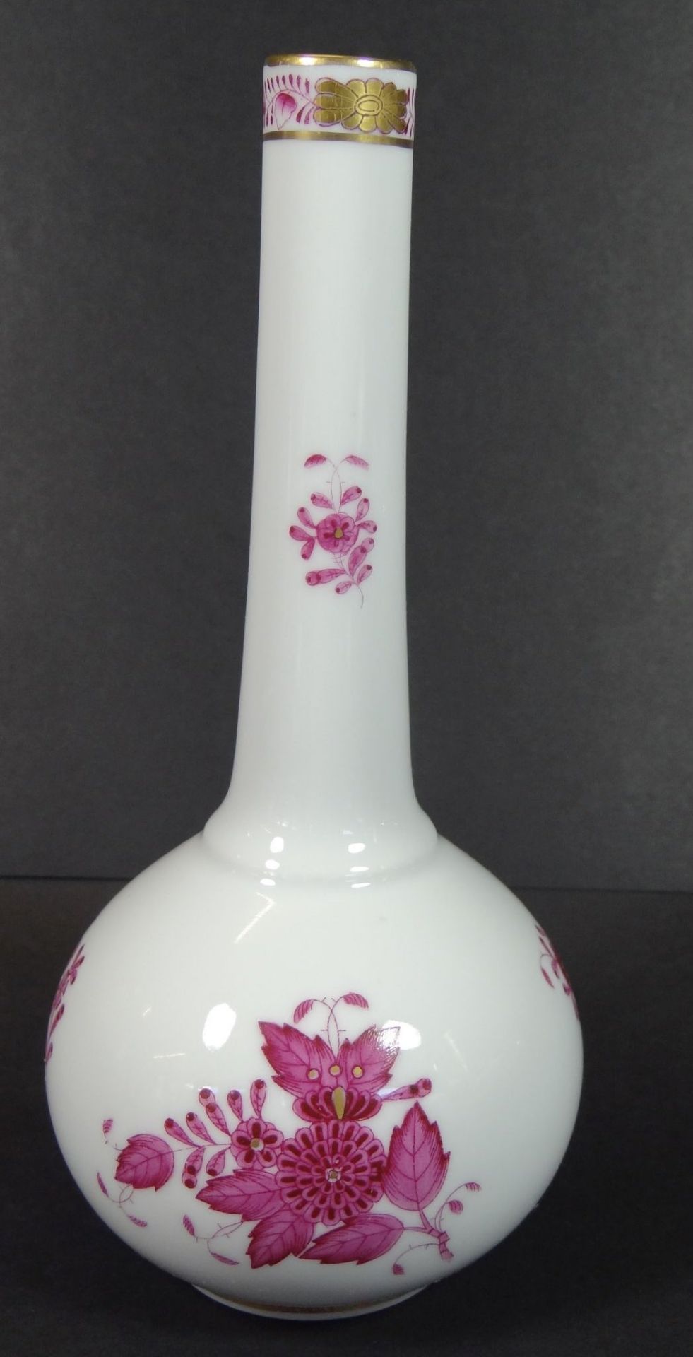 Stielvase "Herend" Apponyi violett, H-18 cm