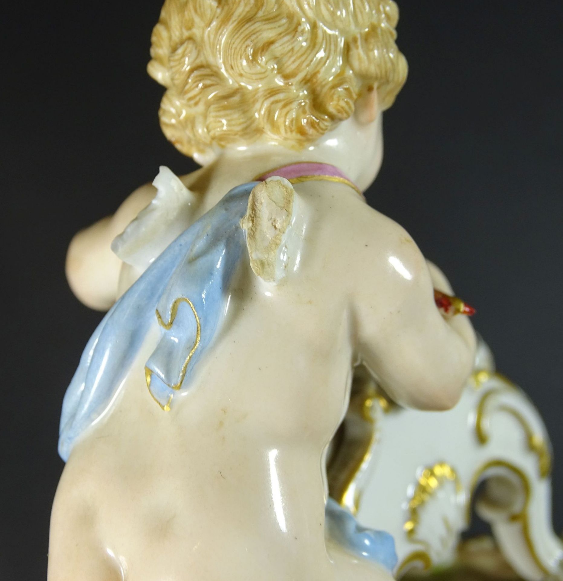 Meissen-Putto an Schleifstein,, Knauf-Schwerter, bemalt, Flügel abgebrochen, mehrmals bestossen, H- - Bild 9 aus 9