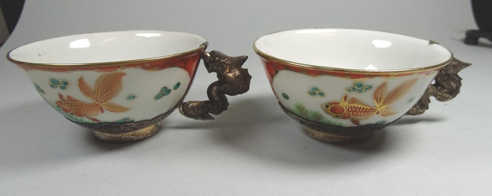 2 Tassen China, Silberhenkel Drache, H-5 cm, D-9 cm