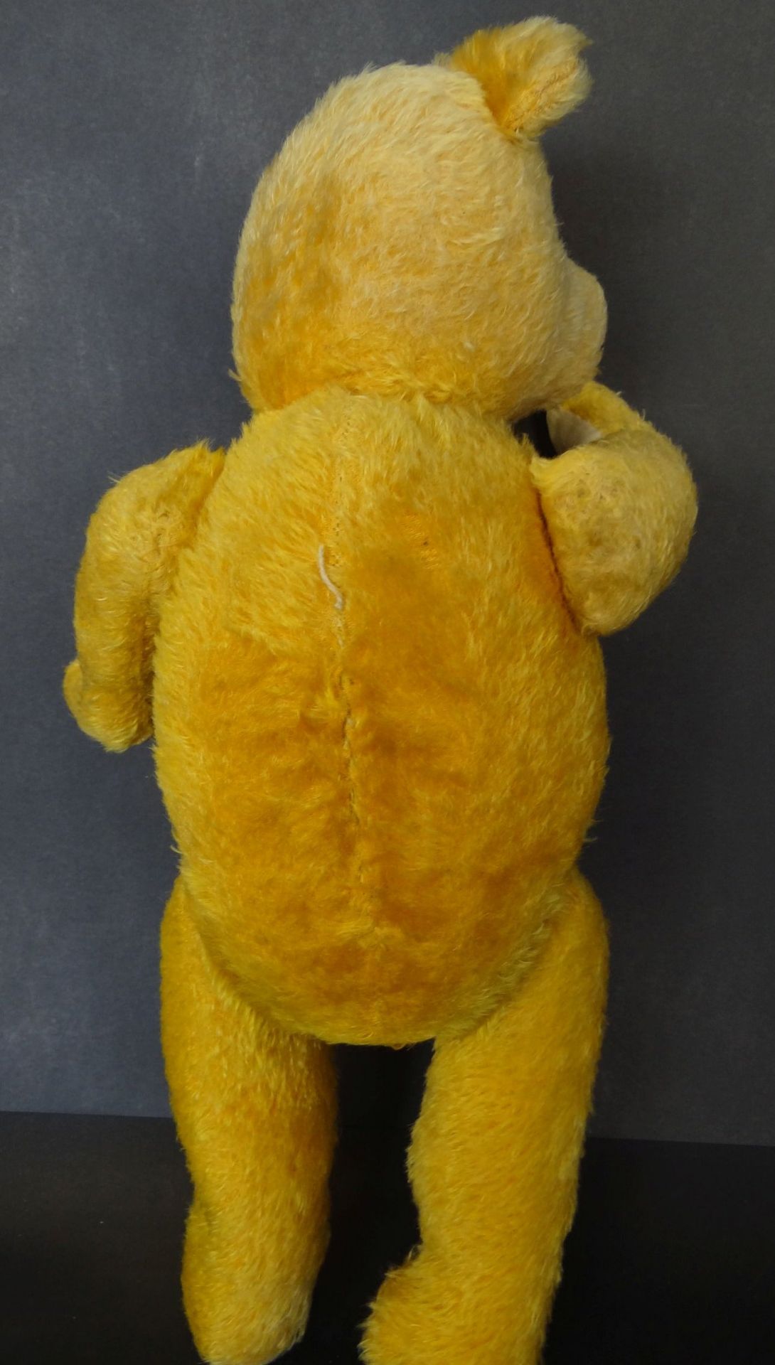 alter Teddy, Holzwollefüllung,Buckel und gebogene Arme, bespielt, H-46 c - Bild 4 aus 5