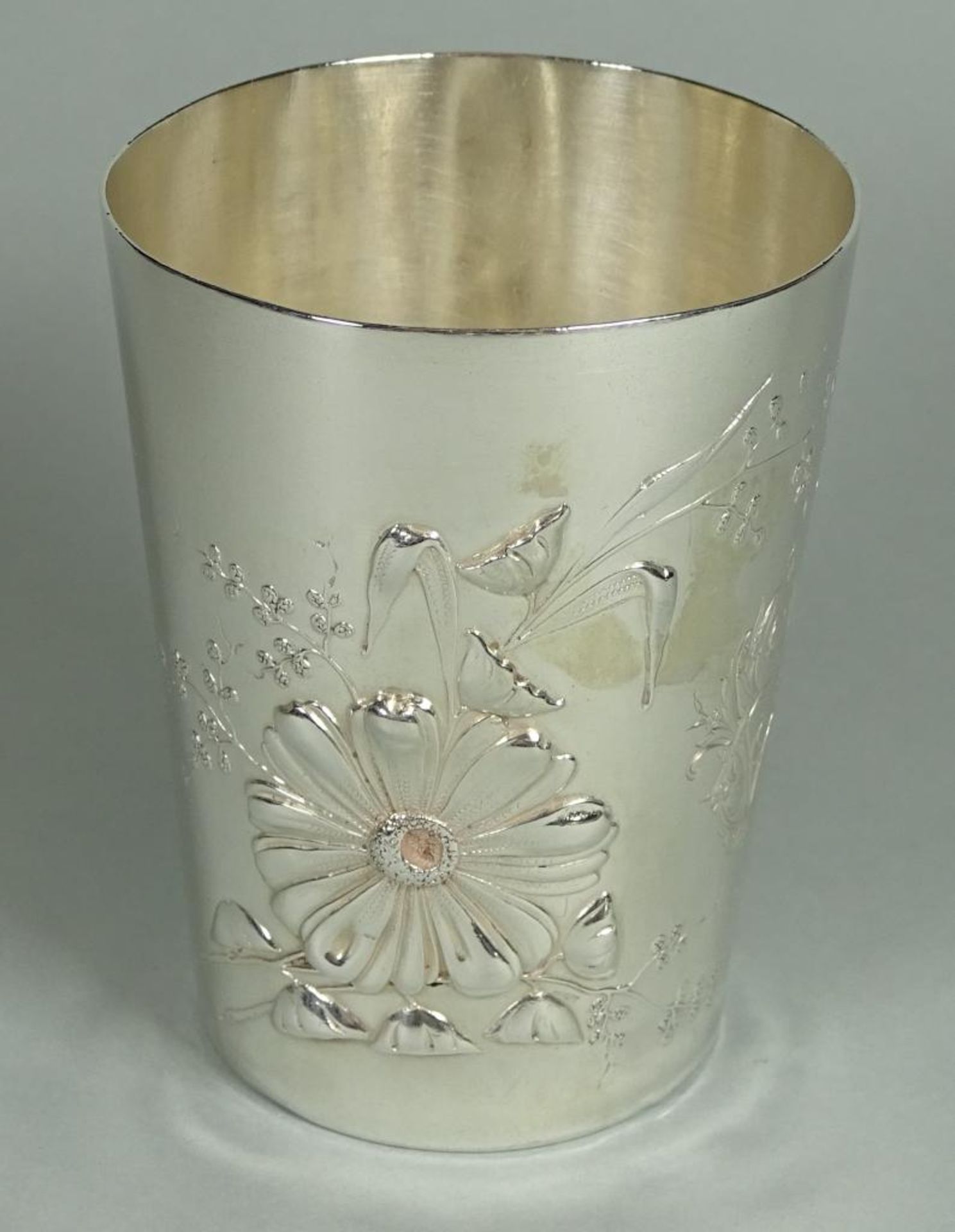 Becher mit floralem Dekor, 800er Silber, H-8,5cm, 114gr.