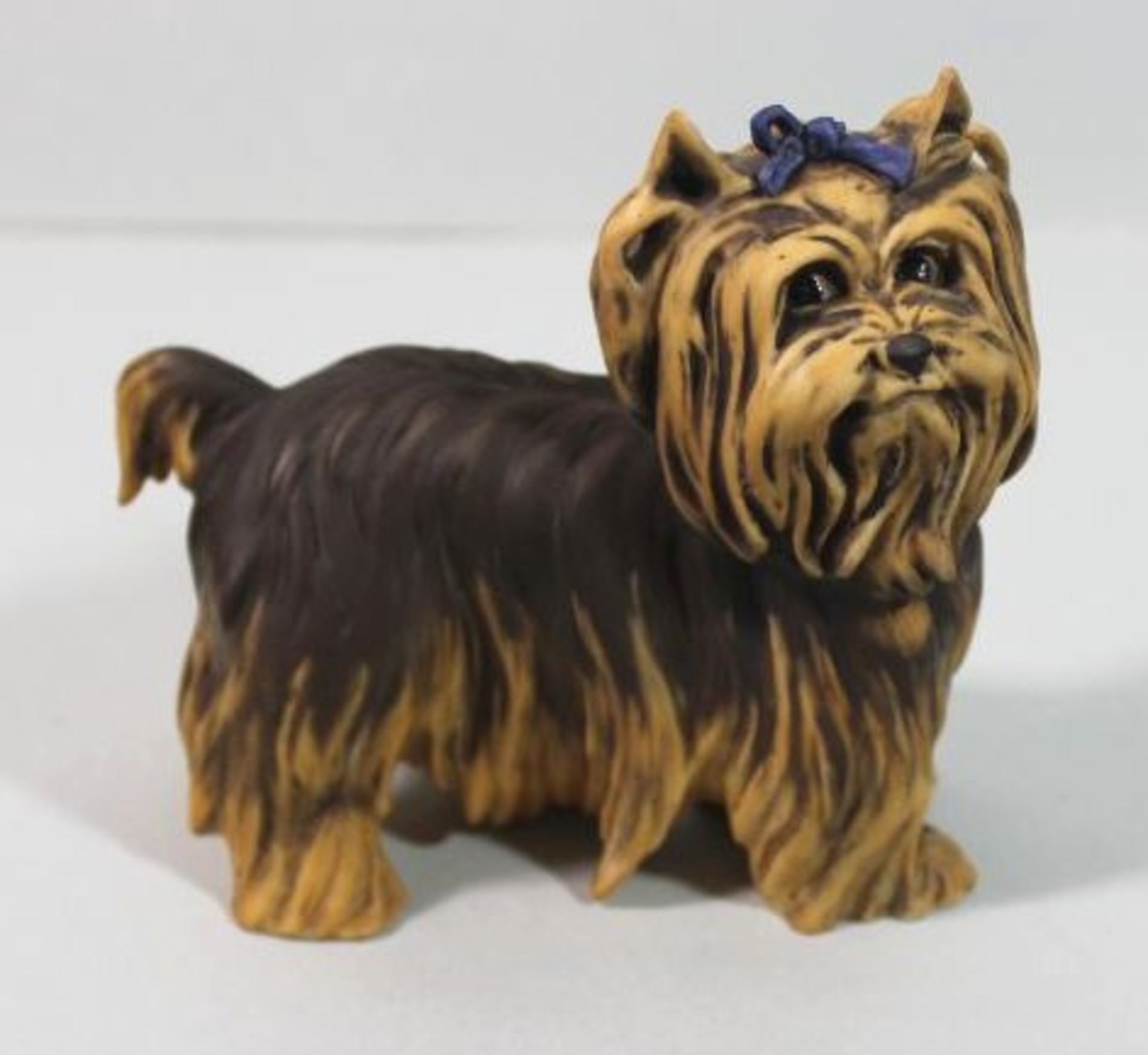 Hundefigur, AK Alboth und Kaiser, bemalt, min. Chip am Hinterlauf, H-9,5cm.