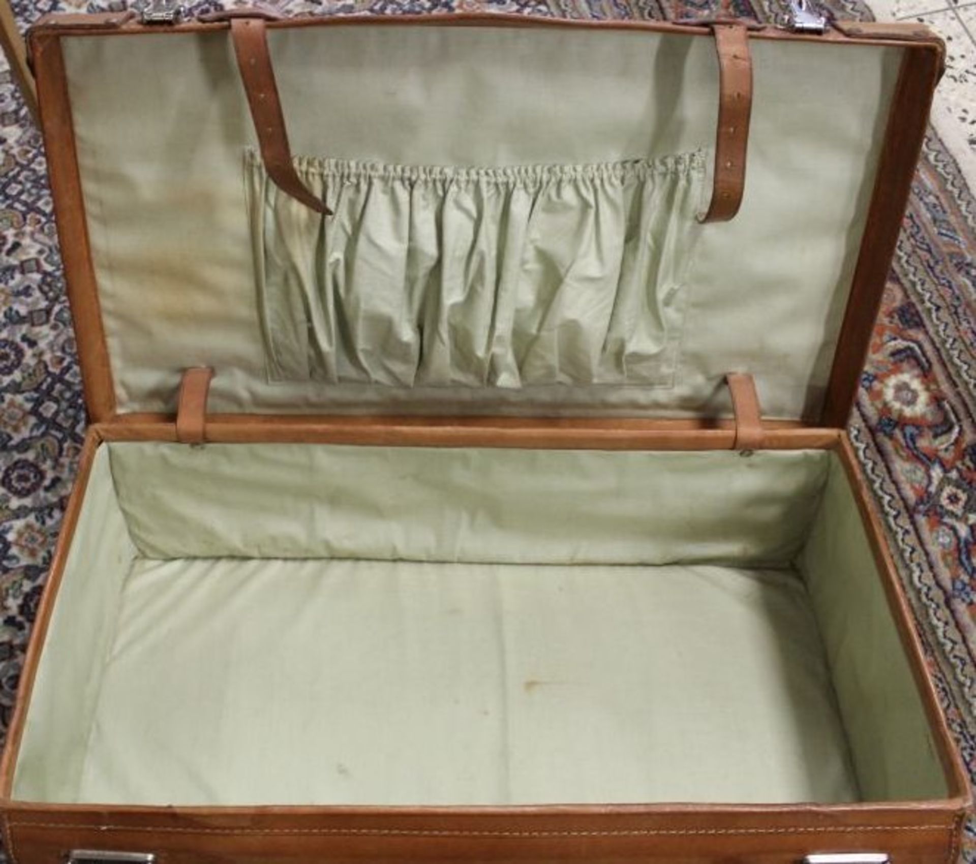 Leder-Koffer, älter, leichte Gebrauchsspuren, ca. H-21cm B-70cm - Bild 2 aus 2