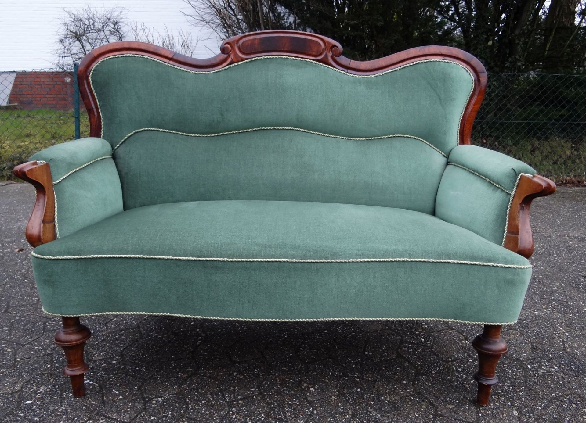 kl. Sofa um 1870, sehr guter Zustand, Federkern, H-100 cm, B-130 cm, T-64 cm, Sitzhöhe 47 c